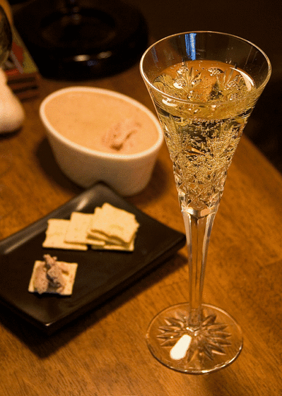 repas de reveillon, foie gras, champagne et voeux de fin d'année